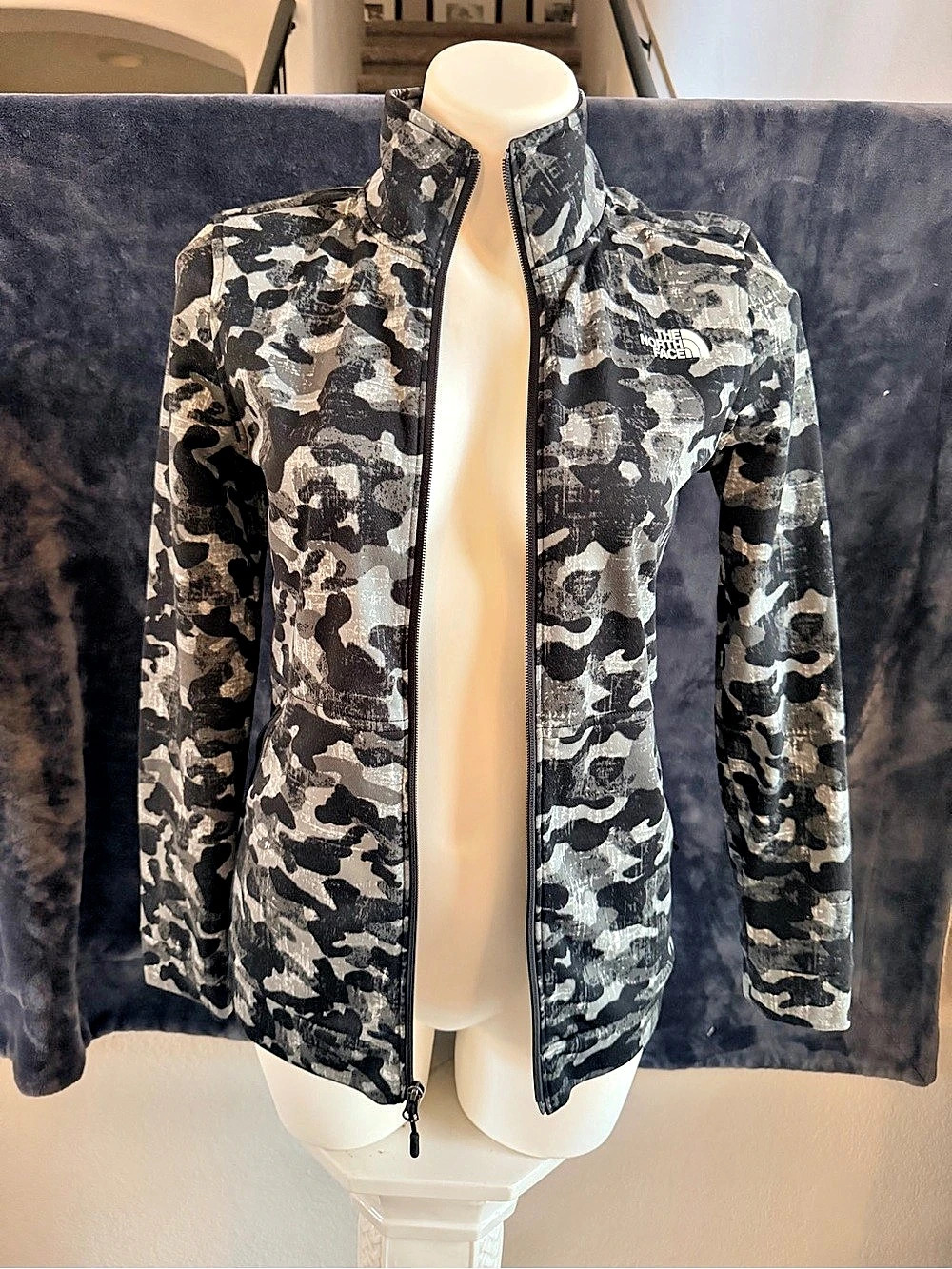 The North Face Camo Lightweight Jacket in Gray & Black